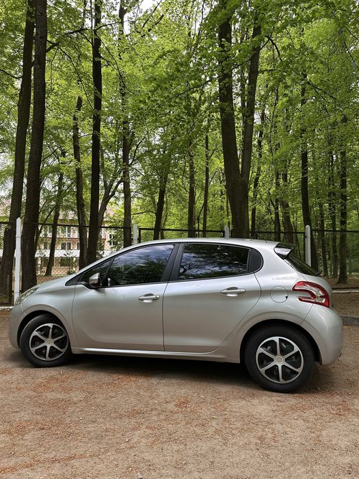 Продам авто / машину Peugeot , пежо 208 2014 рік