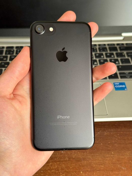 iPhone 7 128GB Black (Neverlock) в хорошому стані.