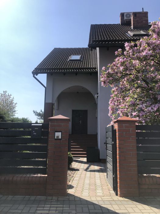 Na sprzedaz pól domu z ogrodem