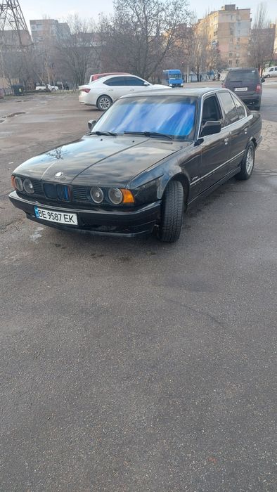 Продам BMW 520i E34