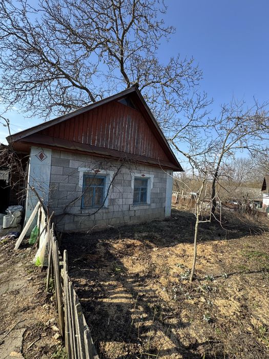 Будинок не далеко від міста