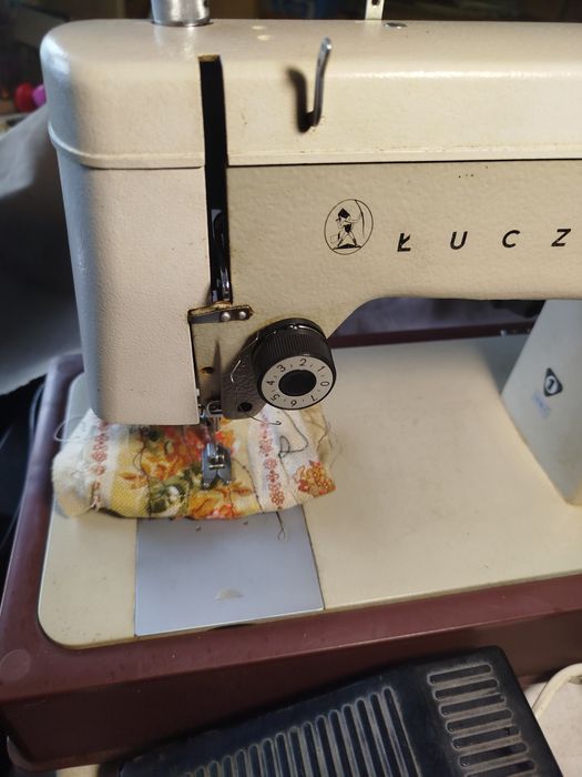 Maszyna do szycia Łucznik    sprawna