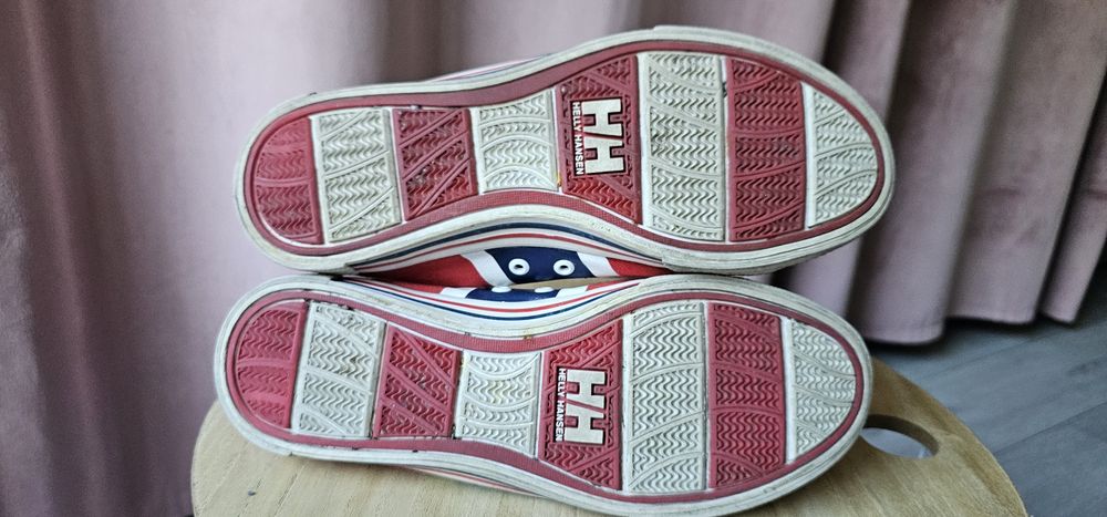 Helly Hansen trampki czerwone rozmiar 40,5 wkładka 25,5cm używane