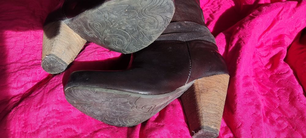 Botas de cano alto castanho 35