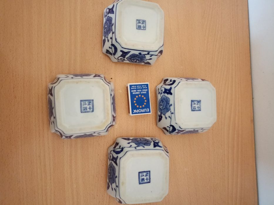 Chiny. Cztery stare, ręcznie malowane, porcelanowe miseczki.