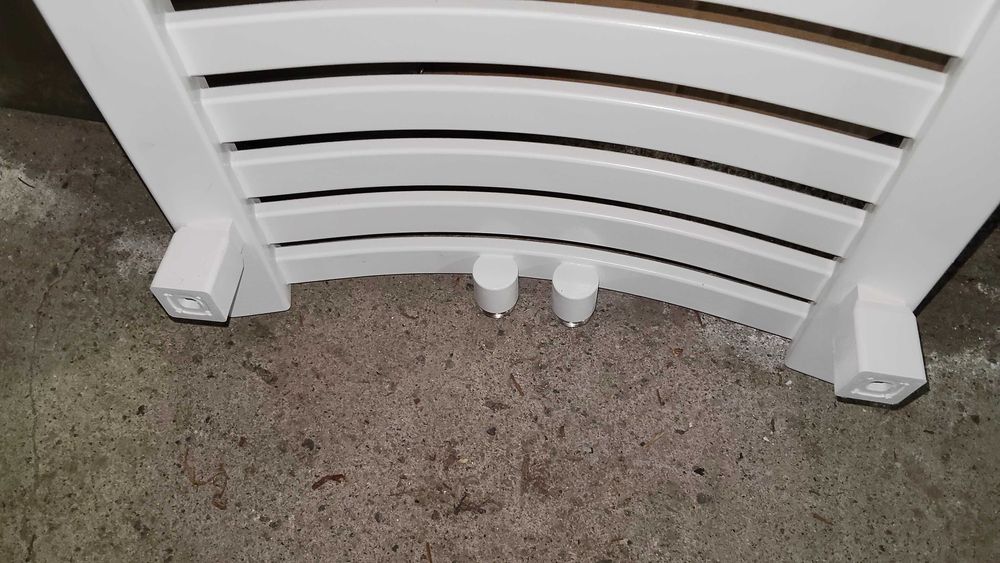 Grzejniki łazienkowe białe wieszakowe do łazienki.