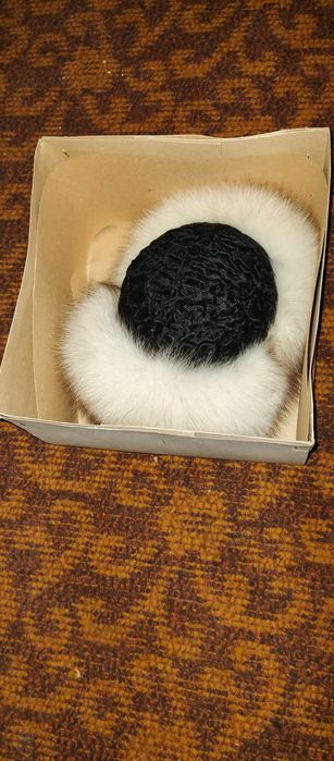 Шапка женская песец и каракуль