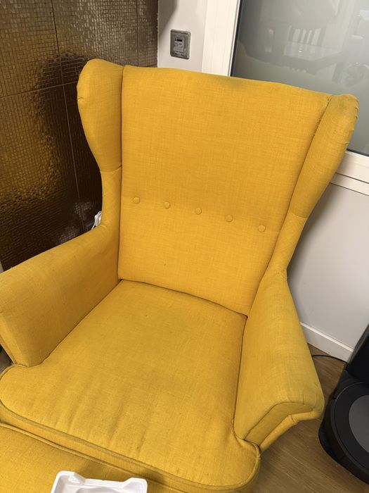 Poltrona cadeirão ikea Strandmon e pousa pés