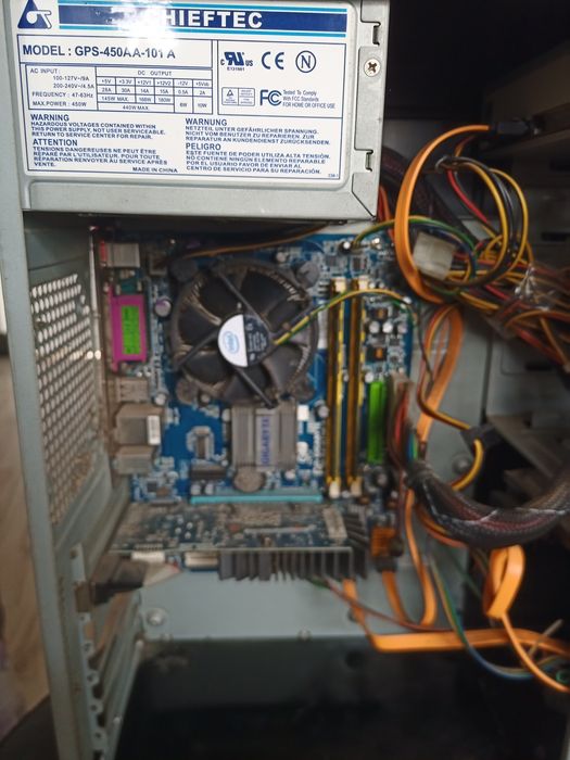 Komputer 4x2.3 GHz 1gb karta graficzna 4gb ram 500gb