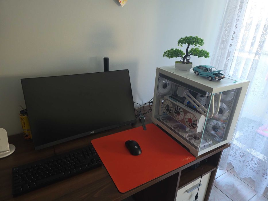 Zestaw gamingowy/Komputer/monitor/klawiaturą/słuchawki/myszka.