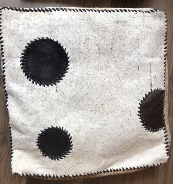 Poduchy z krowiej skóry