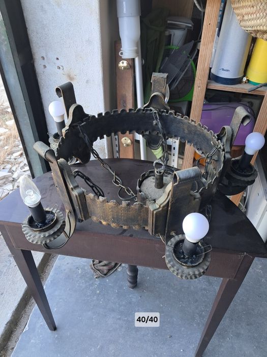 Candeeiro rústico de teto em ferro