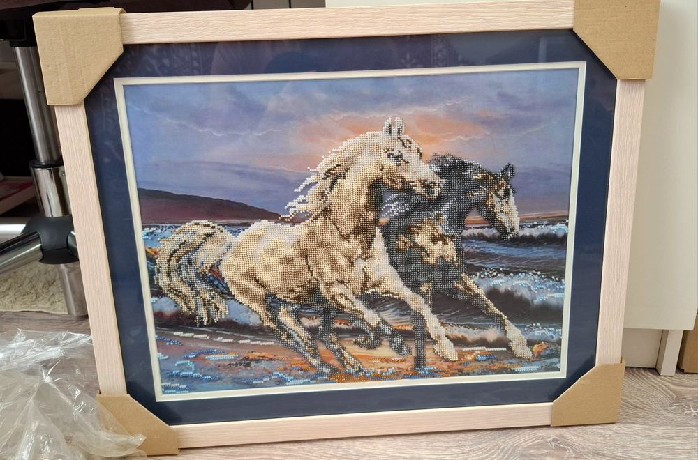 Картина вишита бісером, нова, в рамці з паспарту