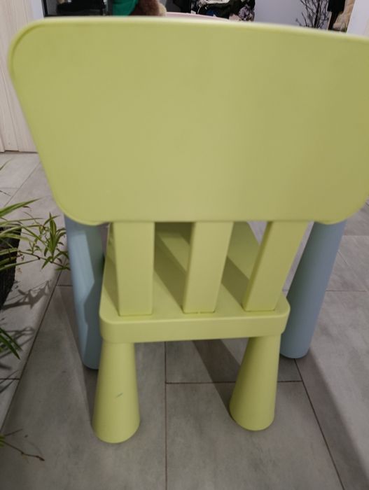 Столик і 2 стільчики IKEA +  подарунок іграшка