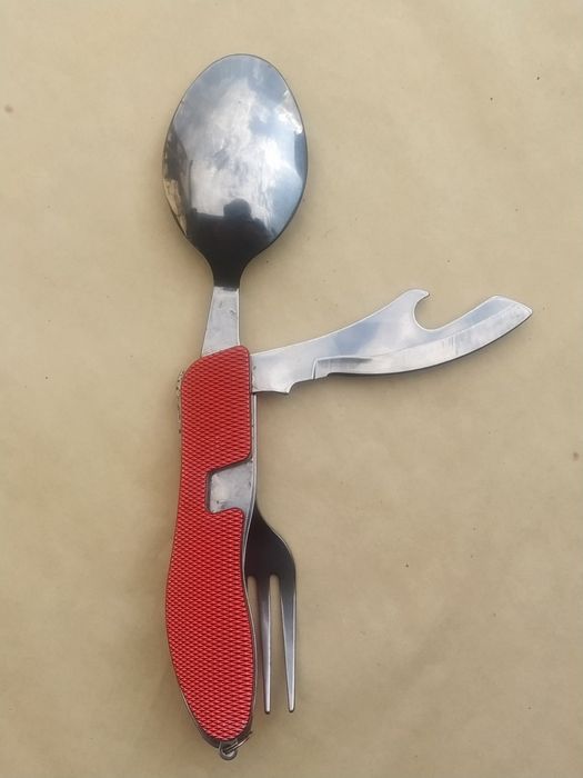 Нож складной для туристов три в одном.