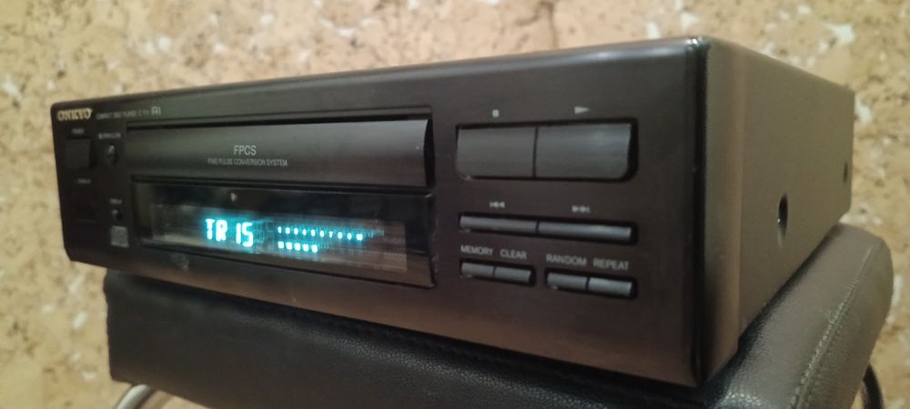 CD програвач Onкyо C-711