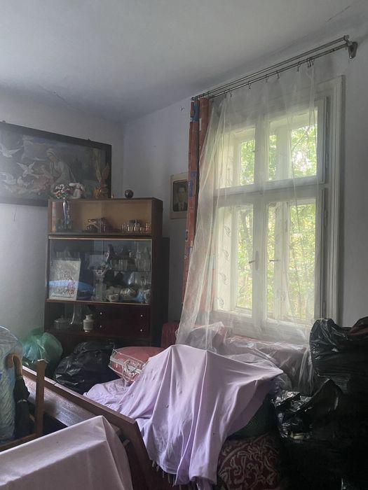 Житловий будинок з ділянкою