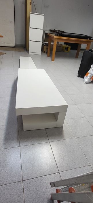 Movel de sala/tv com design diferente.