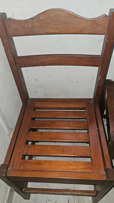 Conjunto 4 cadeiras madeira.