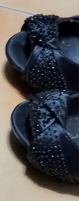 Sapatos de senhora praticamente novos