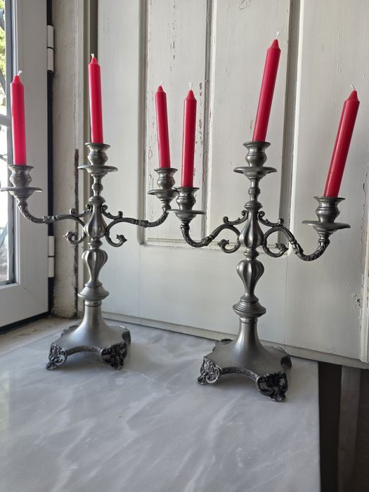 2 candelabros estanho