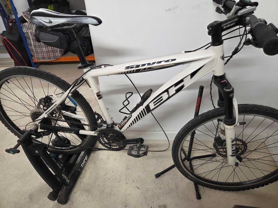 Bicicleta BTT, MUITO BOM  ESTADO, com extras