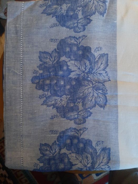 Toalha de mesa em Linho com cachos de Uva