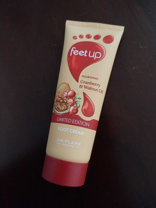 Creme Hidratante Pés, nutritivo, óleo de noz e framboesa, Oriflame
