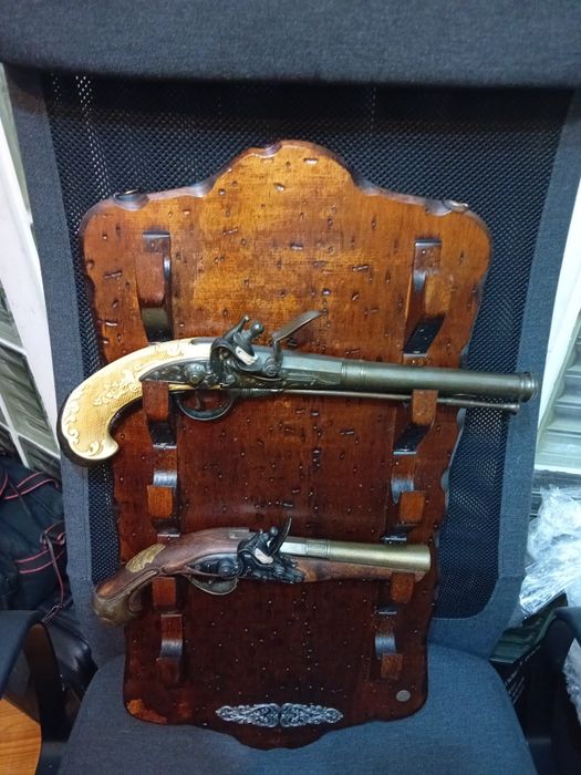 Expositor  de replicas   antigas