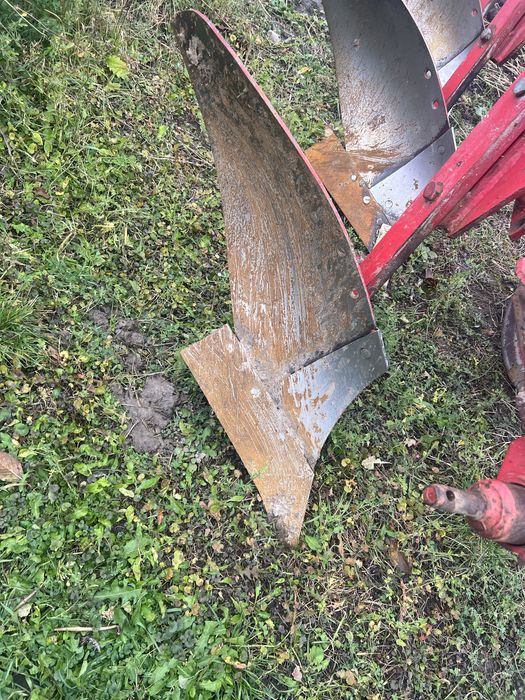 Плуг 3 х корпусний