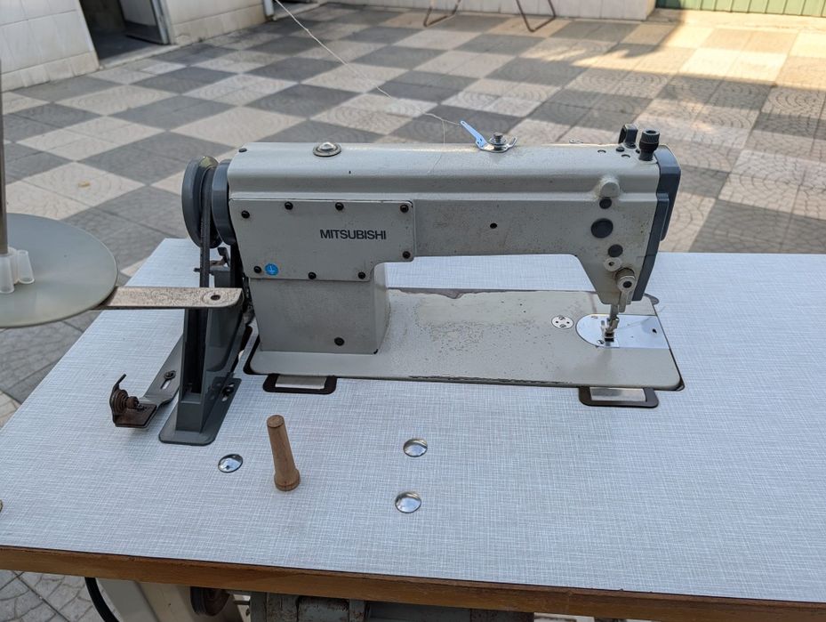 Máquina de costura Mitsubishi usada