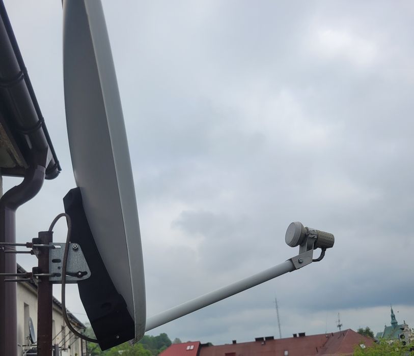 Antena satelitarna