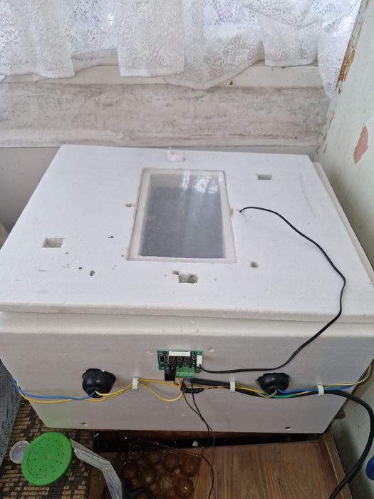 Инкубаторы 4 штуки