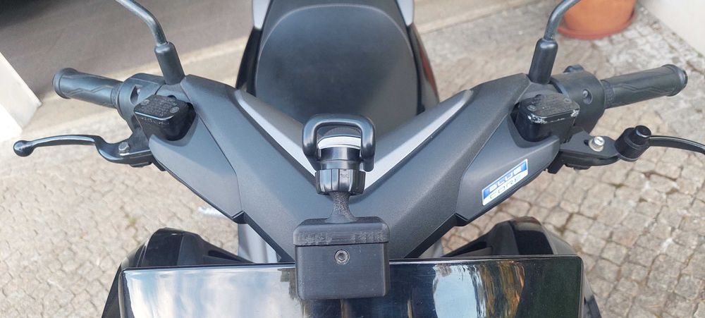 Suporte de Telemóvel para Yamaha NMAX (Topo do Vidro)