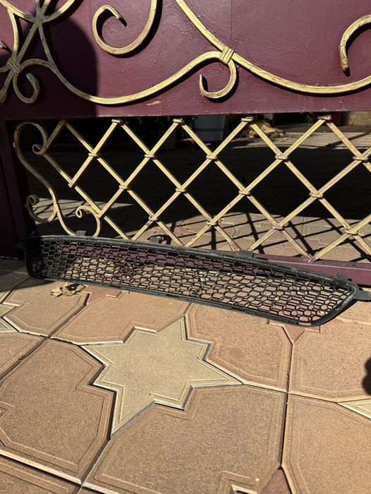 Нижняя решетка бампера Lexus is