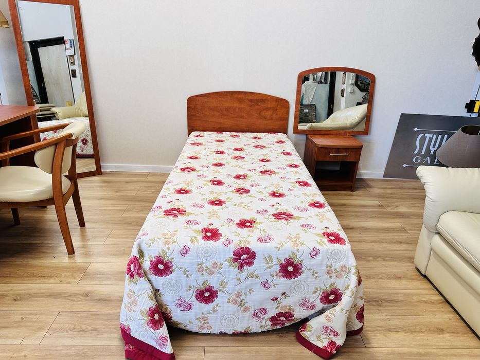 20 kompletów pokoi hotelowych - łóżko, biurko, tv, sofa, szafka lustro