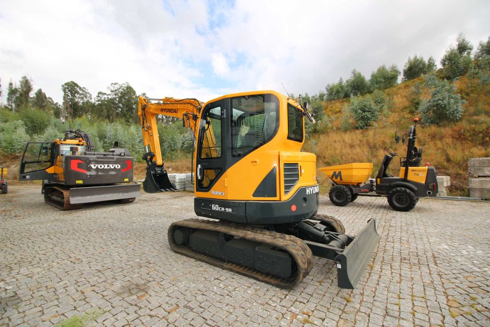 Escavadora Giratória de Rastos Hyundai Robex 60 Totalmente recuperada Garantia 12 meses/ 1.000 Horas