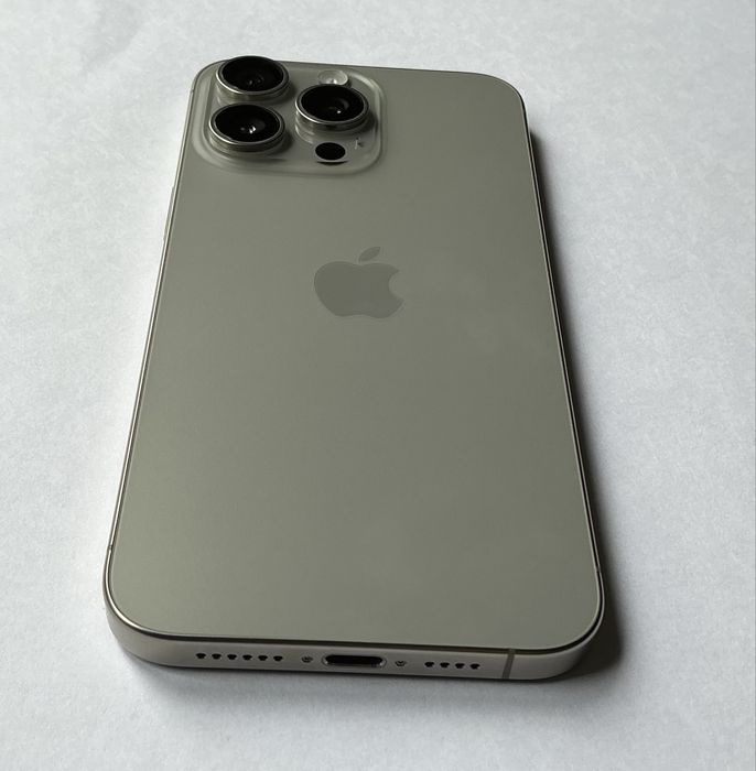 iPhone 15 Pro Max 1Tb Naturalny tytan Idealny + etui FineWoven