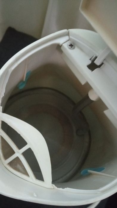 Продам електрочайник б/у в робочому стані,не працює авто вимикач.Торг.