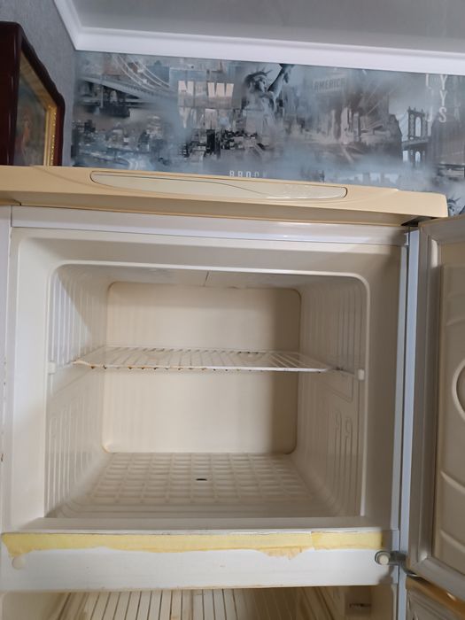 Холодильник б/у продам