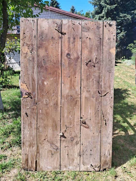 stare drewniane drzwi