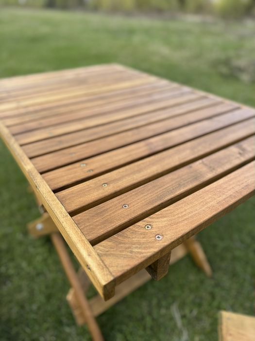 Складний дерев'яний  стіл та 4 стільці для пікніка