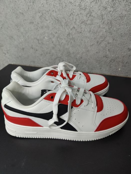 Нові Diadora кросівки 41 розмір сникерсы снікерси черевики