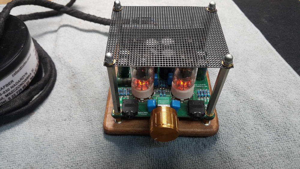 Wzmacniacz stereo hybrydowy