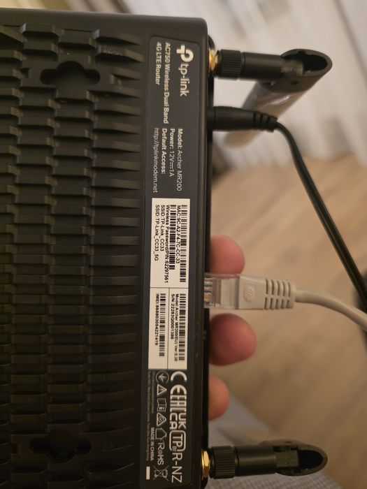 Роутер Wi-Fi с 4G LTE  модемом TP-Link Archer MR200  с возможностью  подключить мощную внешнюю GSM антенну.