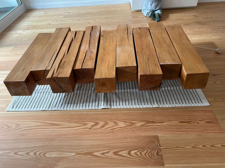 Mesa em madeira maçiça feita por encomenda