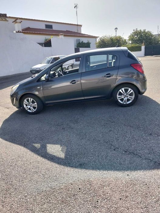 Opel corsa disponível em excelente estado