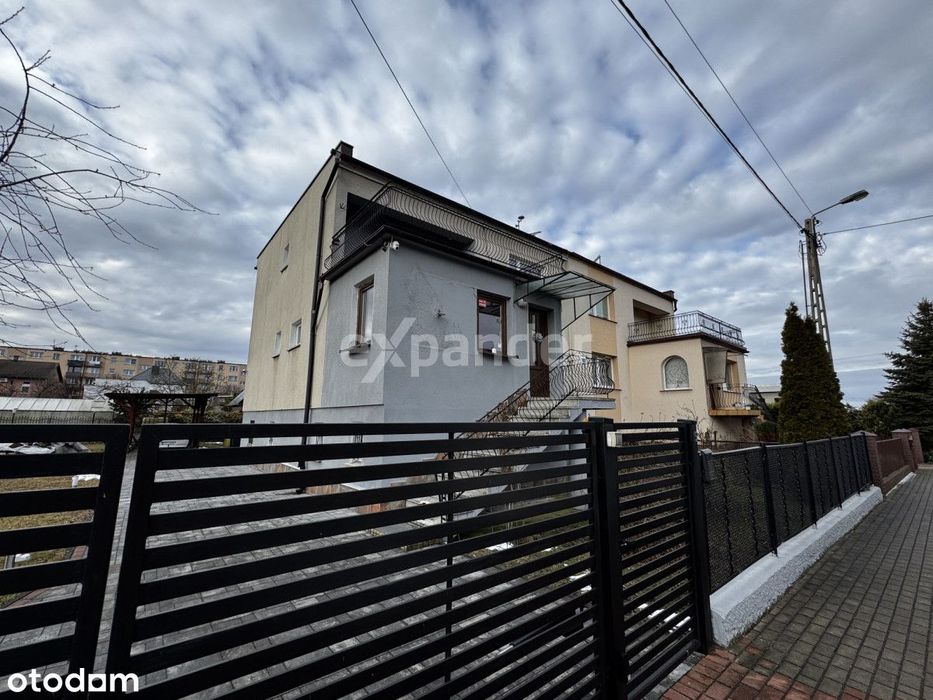 Funkcjonalny dom w dobrej lokalizacji