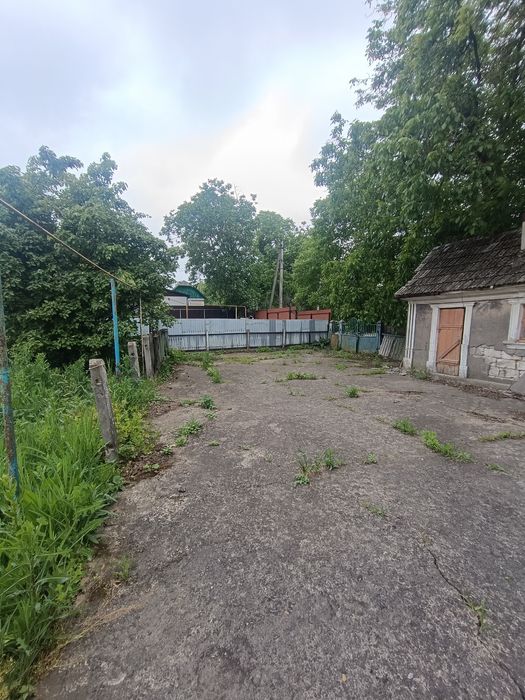 Продаж частини будинку в центрі Довжку