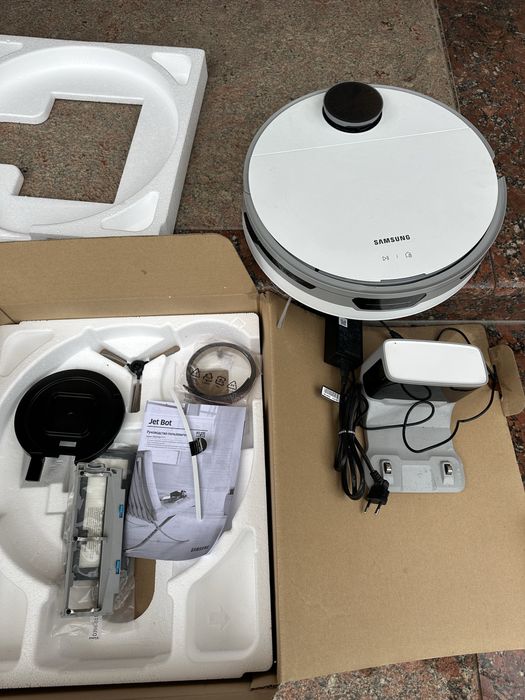 Робот пилосос Samsung Vr30t80